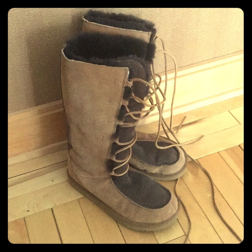 Chestnut/Brown Ugg Boots - size 6